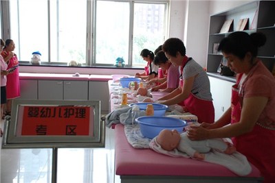 長春家政服務(wù)哪家好|長春家政服務(wù)公司|長春家政服務(wù)公司電話|中意家政圖片|長春家政服務(wù)哪家好|長春家政服務(wù)公司|長春家政服務(wù)公司電話|中意家政產(chǎn)品圖片由南關(guān)區(qū)中意家政服務(wù)部公司生產(chǎn)提供-